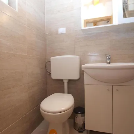 Mit Privatpool Fuer 8 Personen Ca 120 Qm In Medulin, Istrien Suedkueste Von Istrien 펜션 *
