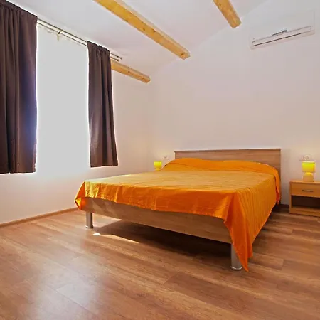 펜션 Mit Privatpool Fuer 8 Personen Ca 120 Qm In Medulin, Istrien Suedkueste Von Istrien *