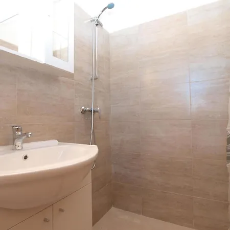Mit Privatpool Fuer 8 Personen Ca 120 Qm In Medulin, Istrien Suedkueste Von Istrien *
