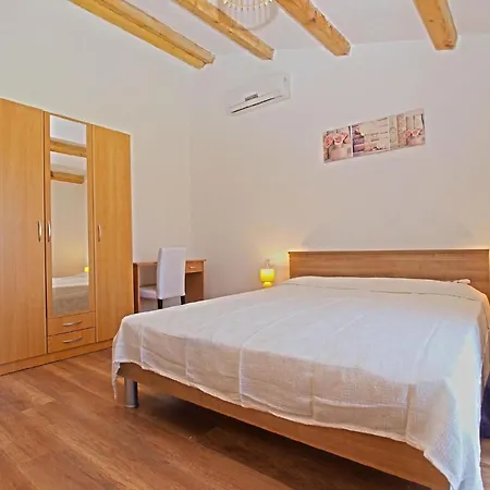Сasa de vacaciones Mit Privatpool Fuer 8 Personen Ca 120 Qm In Medulin, Istrien Suedkueste Von Istrien *