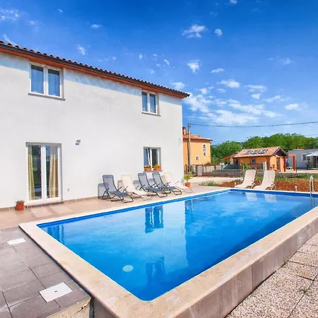 펜션 Mit Privatpool Fuer 8 Personen Ca 120 Qm In Medulin, Istrien Suedkueste Von Istrien