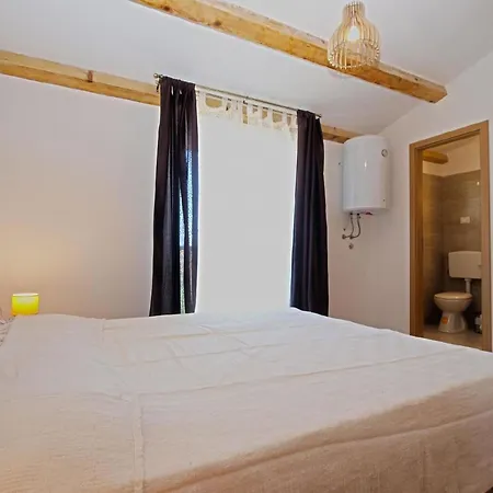 Mit Privatpool Fuer 8 Personen Ca 120 Qm In Medulin, Istrien Suedkueste Von Istrien ميدولين