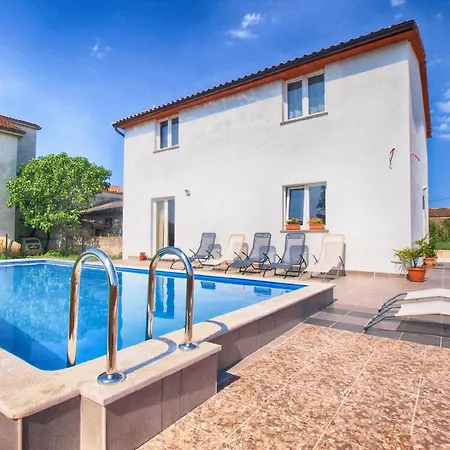 Mit Privatpool Fuer 8 Personen Ca 120 Qm In Medulin, Istrien Suedkueste Von Istrien بيت للعطل ميدولين
